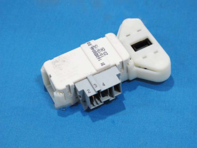 УСТРОЙСТВО БЛОКИРОВКИ ЛЮКА